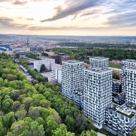 Prague Apartment In Residential Tower - Parking エクステリア 写真
