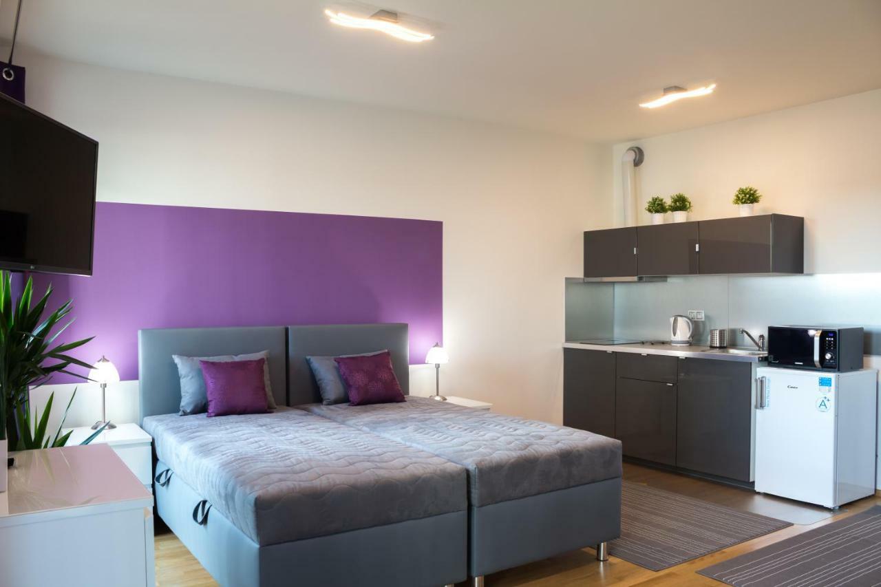 Prague Apartment In Residential Tower - Parking エクステリア 写真