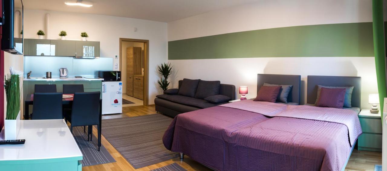 Prague Apartment In Residential Tower - Parking エクステリア 写真