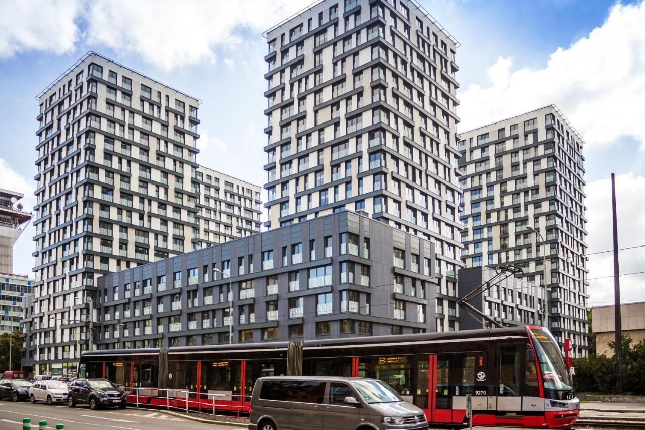Prague Apartment In Residential Tower - Parking エクステリア 写真