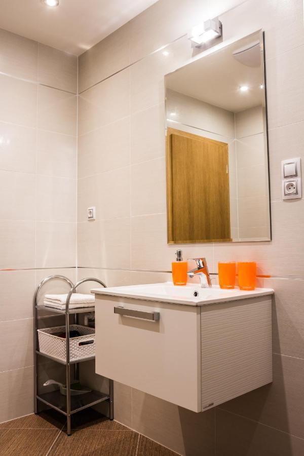 Prague Apartment In Residential Tower - Parking エクステリア 写真